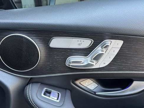 Used 2022 Mercedes-Benz GLC 300 4MATIC image 24