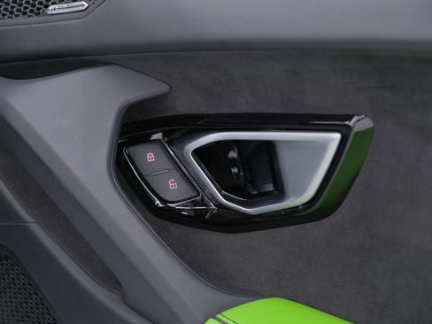 Used 2023 Lamborghini Huracan EVO RWD image 32