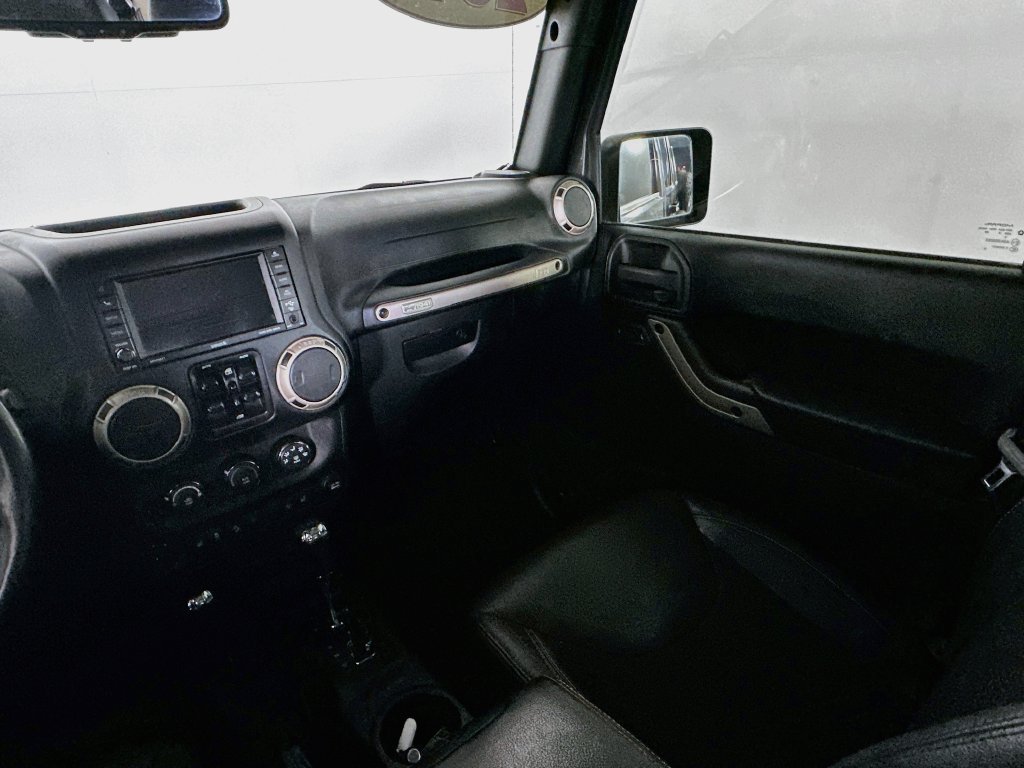 Used 2016 Jeep Wrangler Unlimited Sahara AWD/4WD image 28