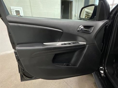 Used 2020 Dodge Journey SE w/ SE Popular Equipment Group FWD image 10