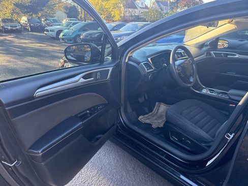 Used 2017 Ford Fusion SE image 11