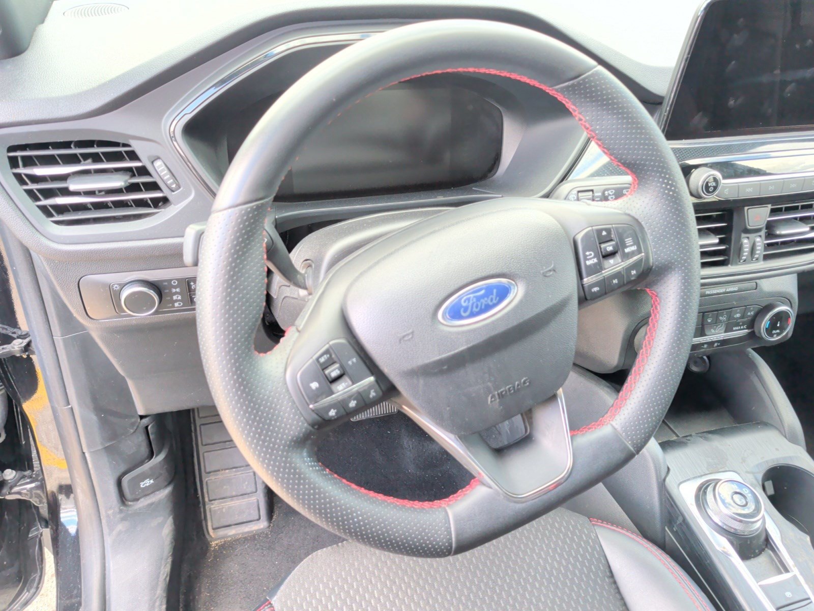 Certified 2025 Ford Escape ST-Line AWD/4WD image 13