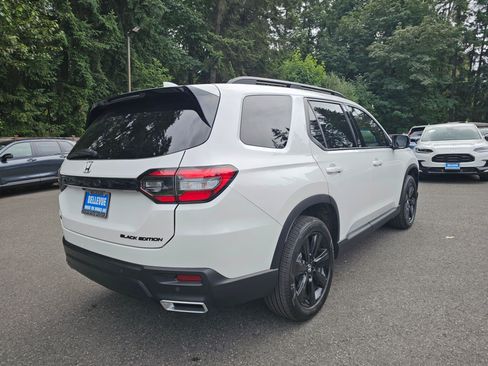 Certified 2025 Honda Pilot Black Edition image 7