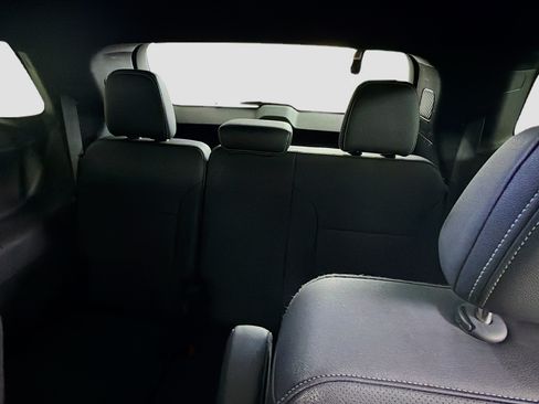 Used 2025 Chevrolet Traverse LT FWD image 28