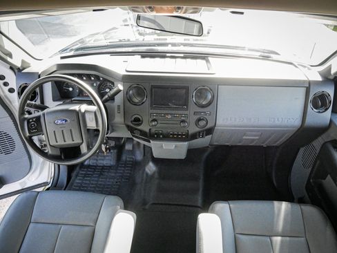 Used 2014 Ford F550 2WD Regular Cab Super Duty image 20
