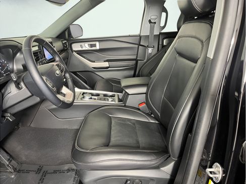 Used 2024 Ford Explorer Limited AWD/4WD image 10