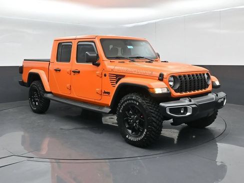 Used 2025 Jeep Gladiator Sport AWD/4WD image 2