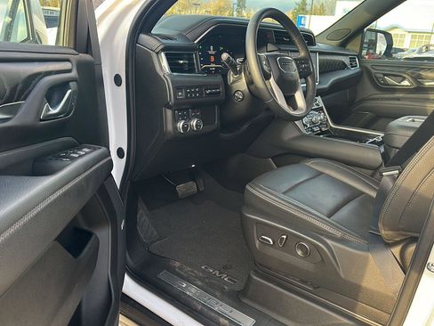 Used 2023 GMC Yukon Denali image 8