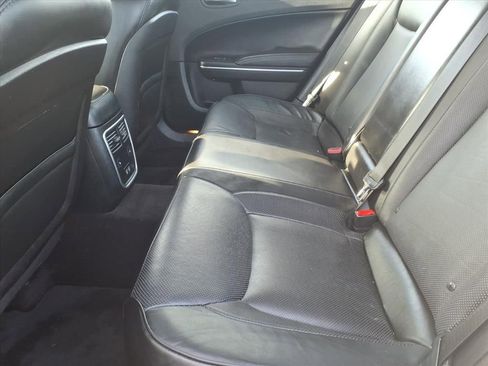 Used 2018 Chrysler 300 Limited image 16