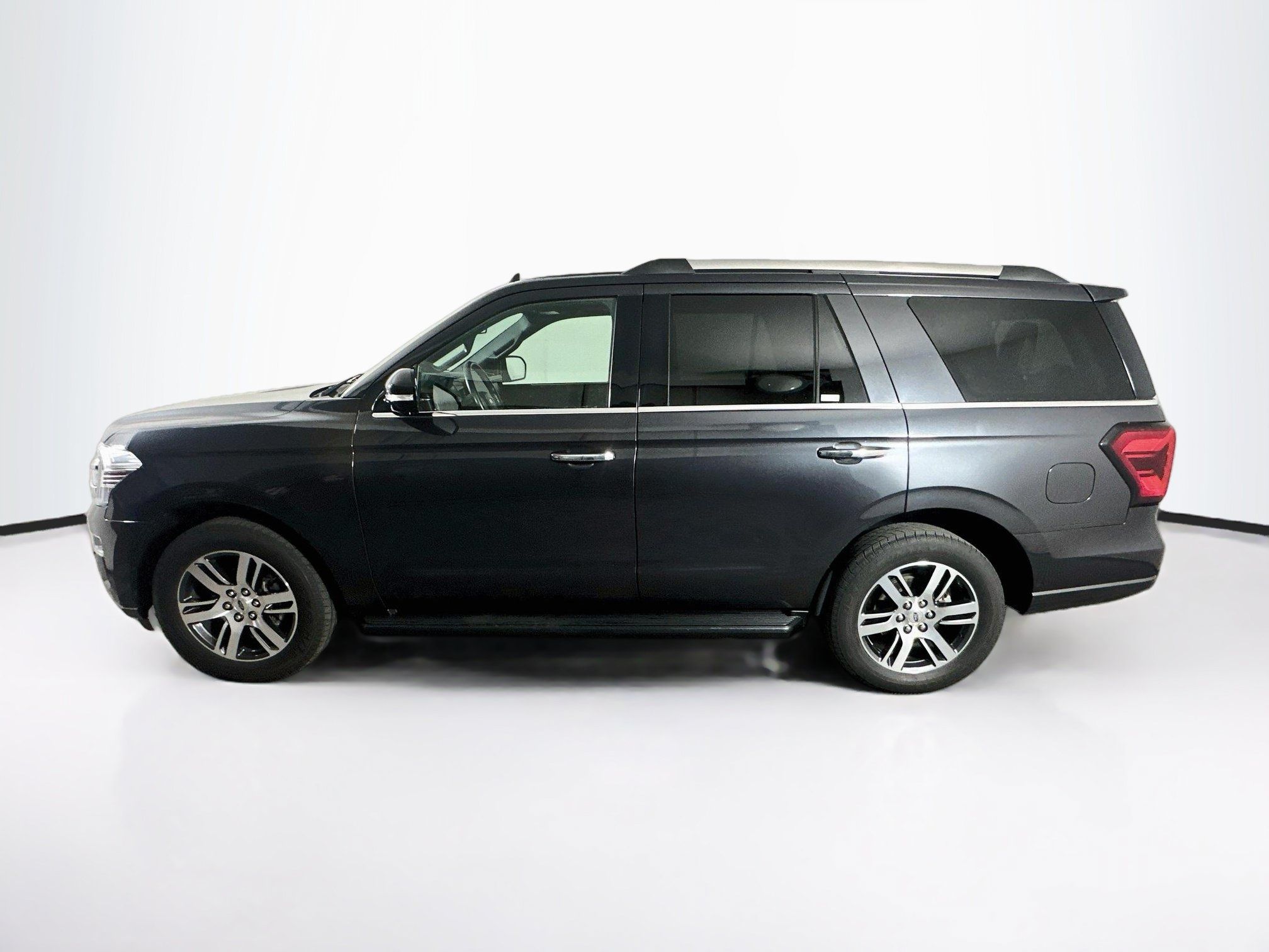 Used 2024 Ford Expedition Limited RWD image 4