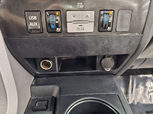 Used 2013 Toyota Sequoia Platinum image 21