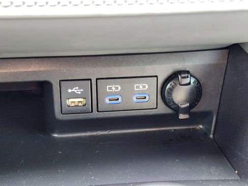 Used 2022 Toyota Highlander L image 18