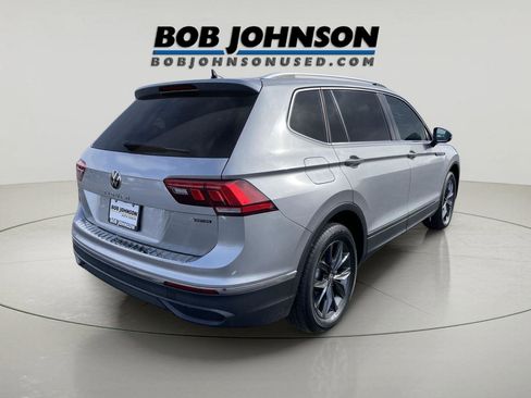 Used 2023 Volkswagen Tiguan SE image 3