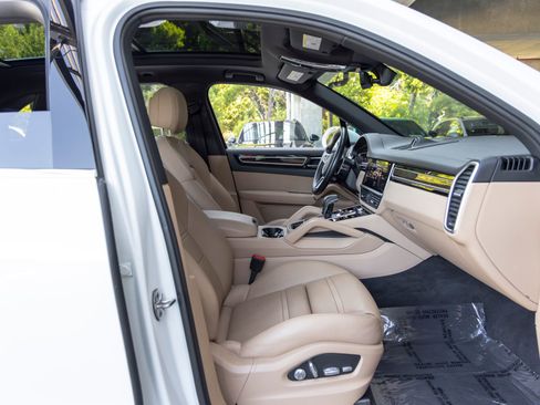 Certified 2021 Porsche Cayenne S AWD/4WD image 68