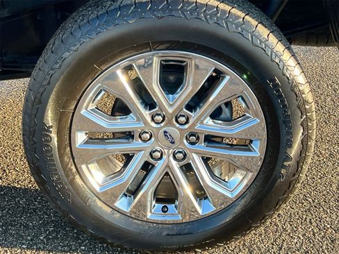 Used 2025 Ford F150 Lariat w/ Equipment Group 502A High image 14