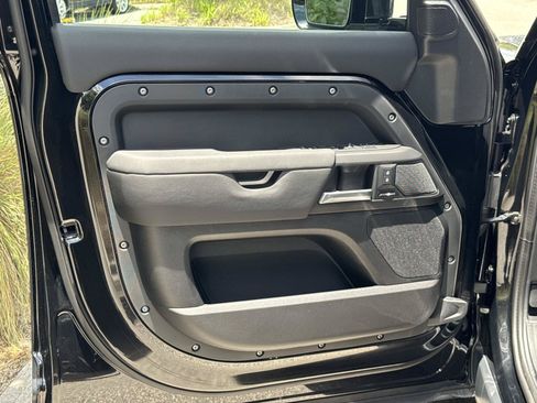 Certified 2025 Land Rover Defender 110 S AWD/4WD image 18