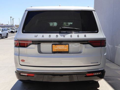 Used 2022 Jeep Wagoneer Series III AWD/4WD image 4