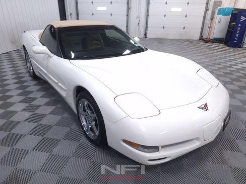 Used 2001 Chevrolet Corvette Coupe w/ Preferred Equipment Group2 RWD image 9