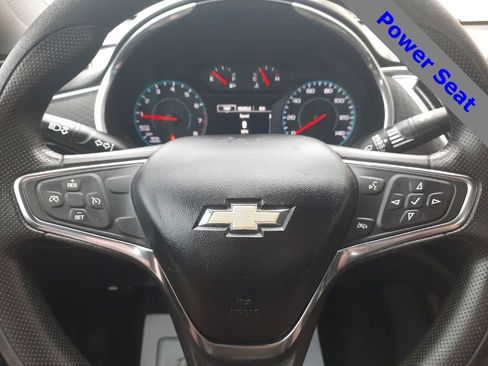 Used 2021 Chevrolet Malibu LT image 2