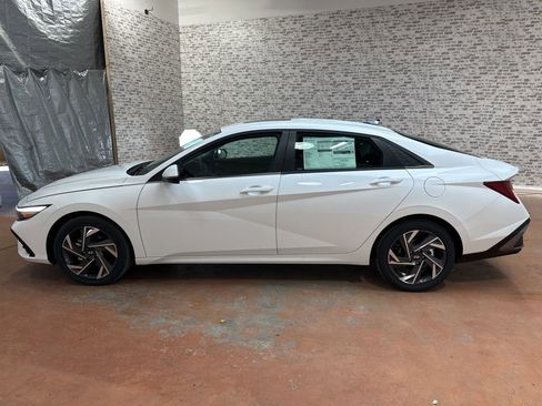 New 2026 Hyundai Elantra Limited FWD image 4