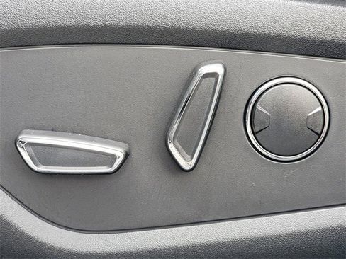 Certified 2022 Lincoln Nautilus Reserve image 5