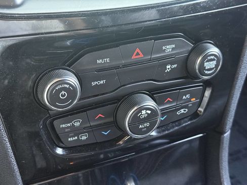 Used 2019 Chrysler 300 S RWD image 29