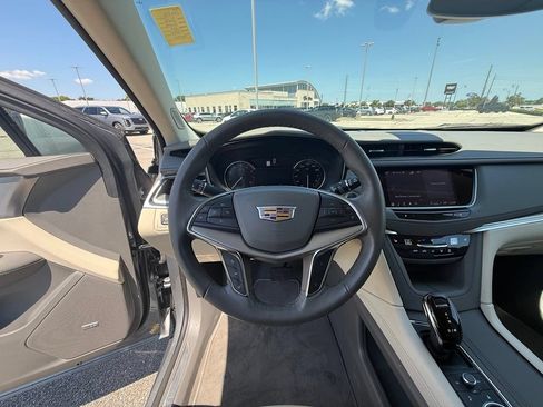 Certified 2024 Cadillac XT5 Premium Luxury w/ LPO, Floor Liner Package AWD/4WD image 19