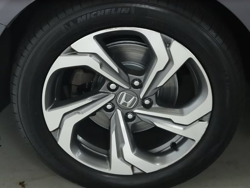 Used 2020 Honda Accord EX image 38