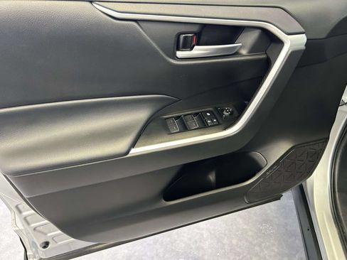 Used 2025 Toyota RAV4 XLE AWD/4WD image 16