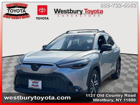 Used 2025 Toyota Corolla Cross AWD Hybrid w/ Convenience Package image 5