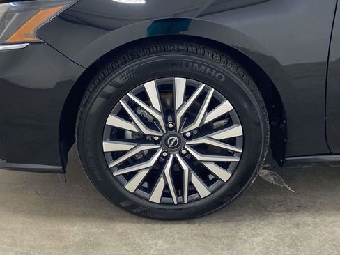Used 2024 Nissan Altima 2.5 SV image 7