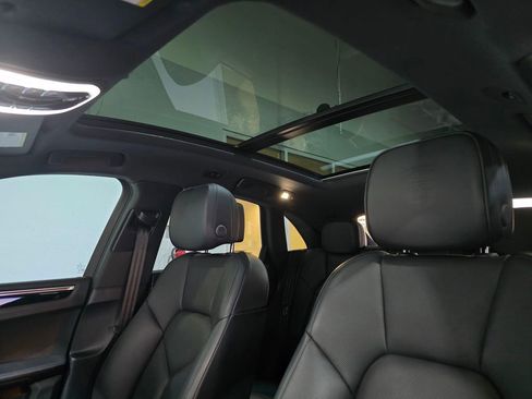 Used 2024 Porsche Macan AWD/4WD image 25