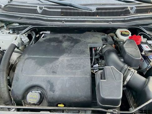 Used 2017 Ford Explorer XLT w/ Equipment Group 201A image 29