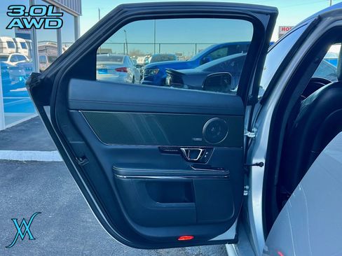 Used 2015 Jaguar XJ AWD image 22