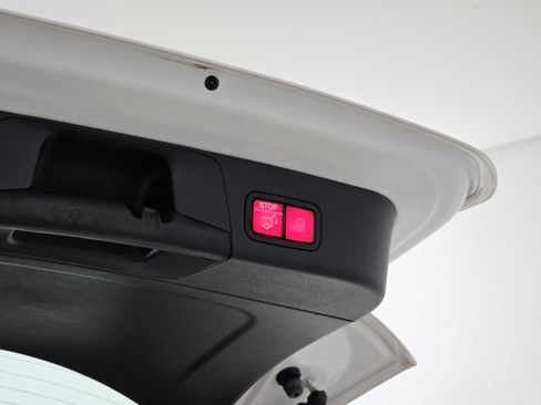 Used 2025 Mercedes-Benz GLB 35 AMG 4MATIC image 29