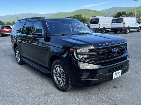 Used 2025 Ford Expedition Max Active AWD/4WD image 6