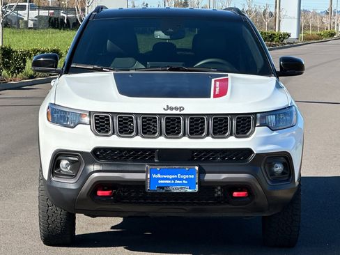 Used 2024 Jeep Compass Trailhawk image 8