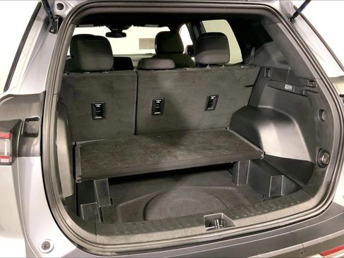 Used 2025 Chevrolet Equinox LT image 4