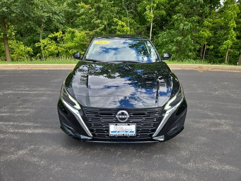 Used 2024 Nissan Altima 2.5 SV w/ SV Premium Package image 7