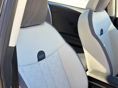 Used 2025 MINI Cooper 2-Door Hardtop image 9
