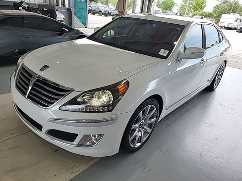 Used 2013 Hyundai Equus Signature RWD image 2