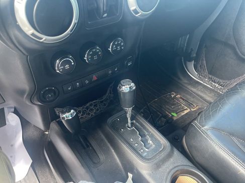 Used 2013 Jeep Wrangler Unlimited Sahara w/ Connectivity Group image 13