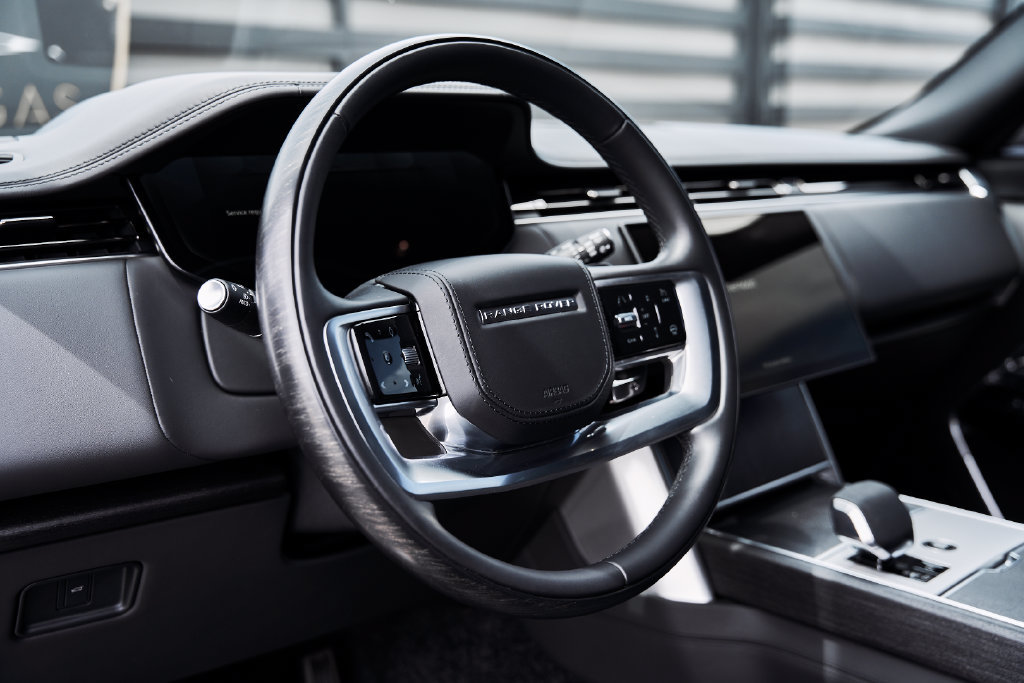 Used 2025 Land Rover Range Rover SE AWD/4WD image 35