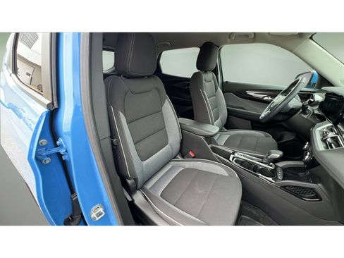 Certified 2024 Chevrolet TrailBlazer LT w/ LT Cold Weather Package AWD/4WD image 32