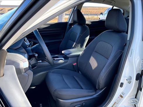 Used 2025 Nissan Altima 2.5 SV image 7