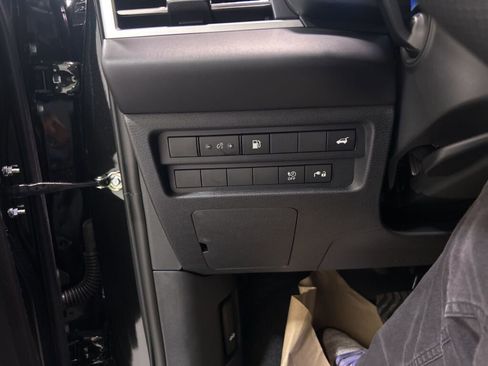 New 2025 Mitsubishi Outlander SE image 18