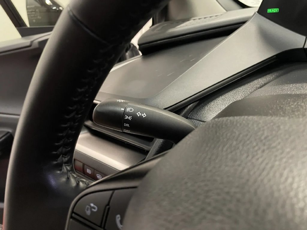 Used 2025 Toyota Prius LE FWD image 21