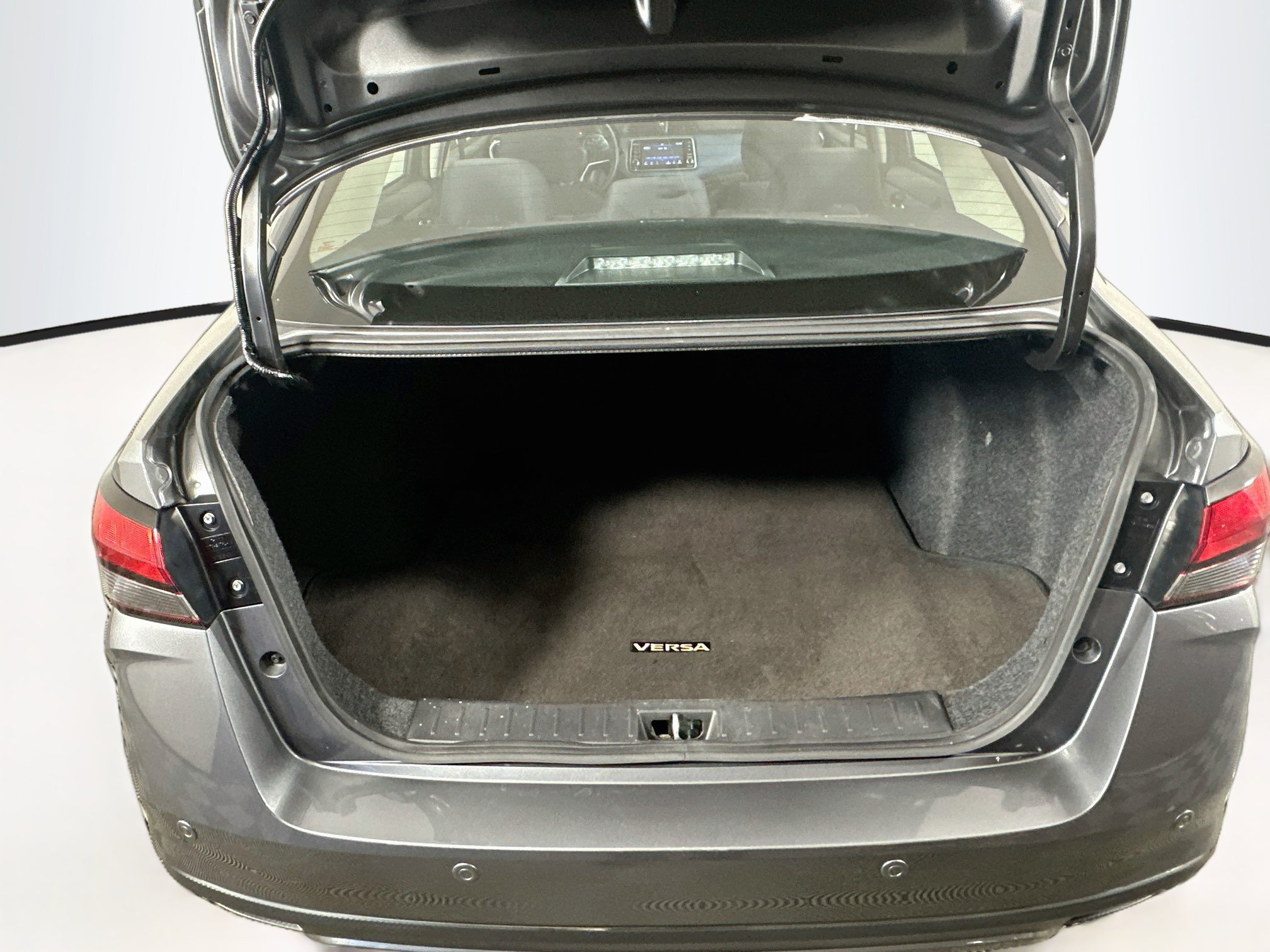 Used 2025 Nissan Versa SV FWD image 27