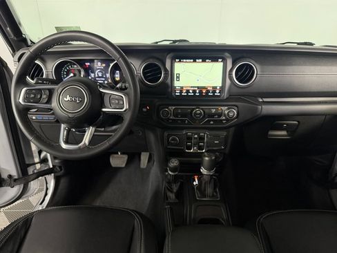 Used 2023 Jeep Wrangler Unlimited Sahara AWD/4WD image 15