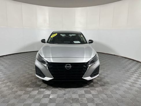 Used 2024 Nissan Altima 2.5 SV image 3